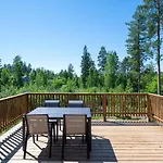 Orman Evi Himoskuutio 3 Inc Outdoor Jacuzzi *