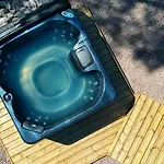 Himoskuutio 3 Inc Outdoor Jacuzzi *