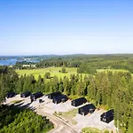 Orman Evi Himoskuutio 3 Inc Outdoor Jacuzzi *