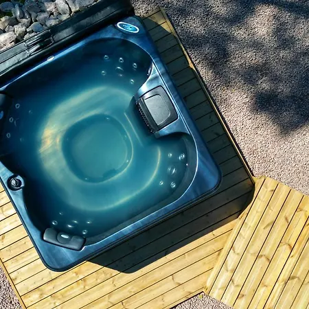 Himoskuutio 3 Inc Outdoor Jacuzzi *